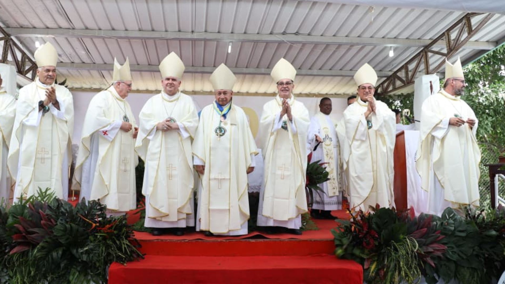 portada obispos Darién