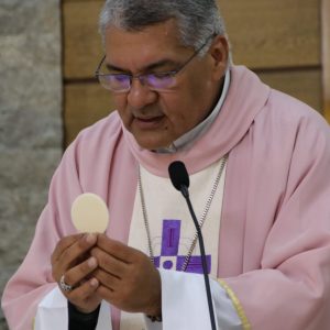 Monseñor Valdivieso, “Que el Señor nos de luz, para iluminar a otros ante la crisis”