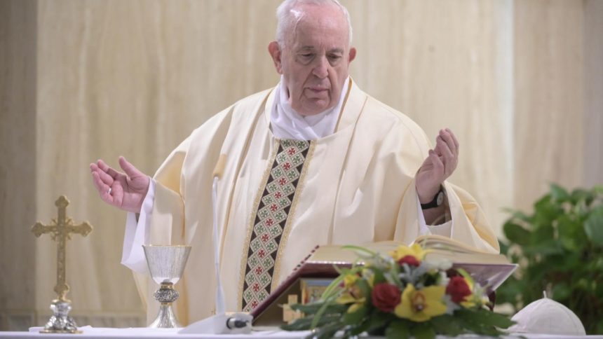 Francisco ora por los profesores y estudiantes afectados por la pandemia