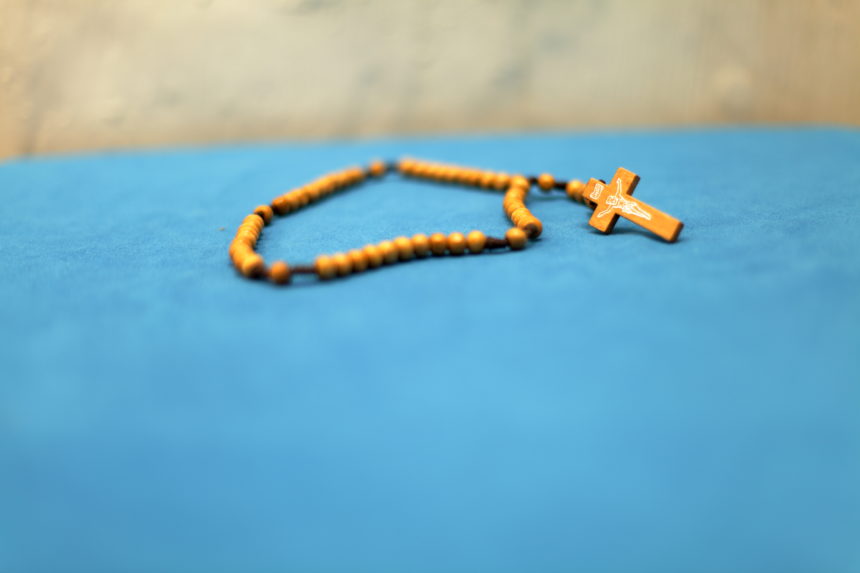 Francisco: redescubrir “la belleza» de rezar el Rosario en casa, en mayo