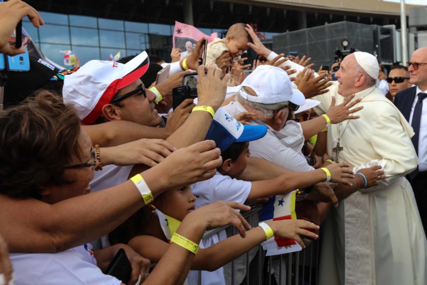 Papa Francisco: Pospone la JMJ y la Reunión Mundial de la Familia