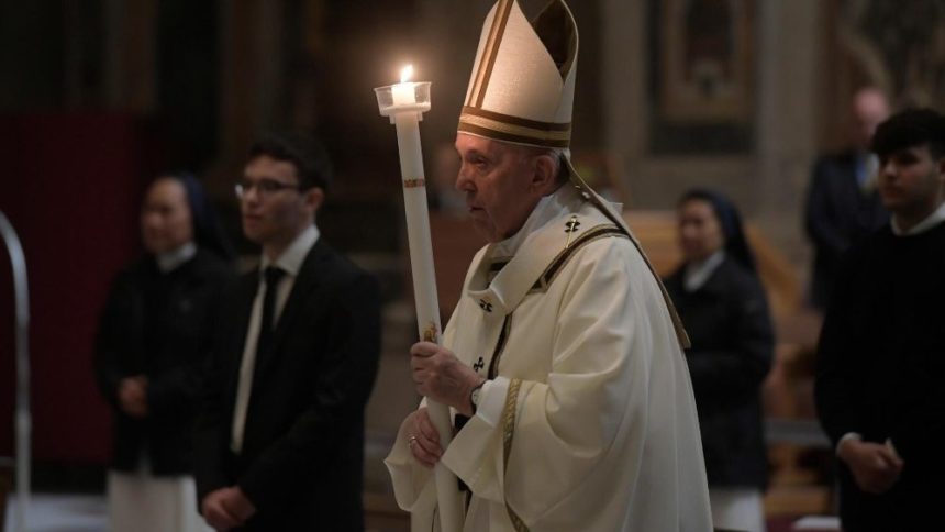 Papa en la Vigilia Pascual: “Ánimo, con Dios nada está perdido”