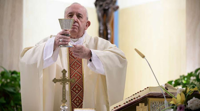 Papa ora por las personas sin trabajo. El Espíritu Aumenta la comprensión de la fe