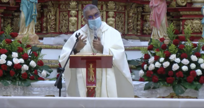 Feligreses de La Villa de Los Santos celebraron el Corpus Christi virtual