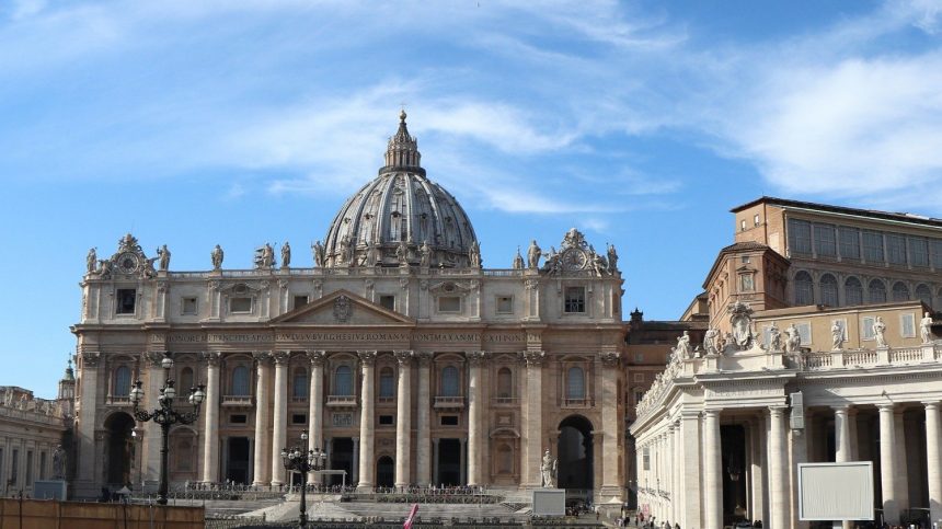 Papa Francisco nombró a dos mujeres, una para la Biblioteca Apostólica Vaticana y en la AIF