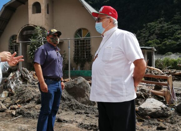 Mons. José Luis Cardenal Lacunza anima el trabajo de los voluntarios en pro de los damnificados Mons. José Luis Cardenal Lacunza anima el trabajo de los voluntarios en pro de los damnificados