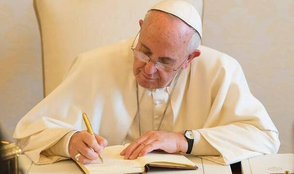 El Papa modifica el Código de Derecho Canónico
